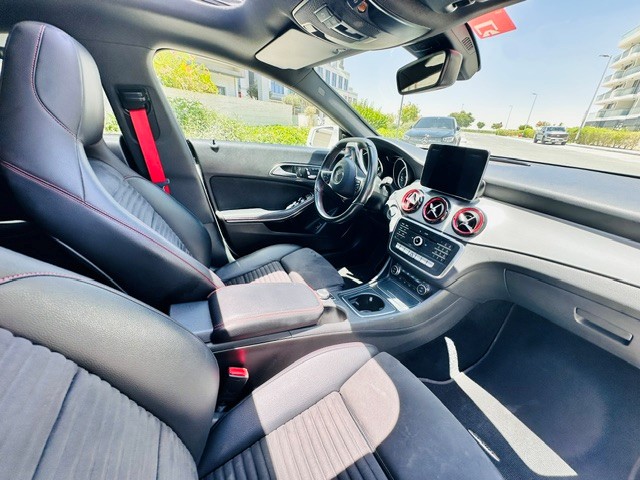 2018 Mercedes-Benz CLA 250 AMG Sport 4MATIC thumbnail 8