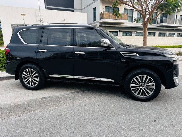 2021 Nissan Patrol Platinum City V8 thumbnail 2