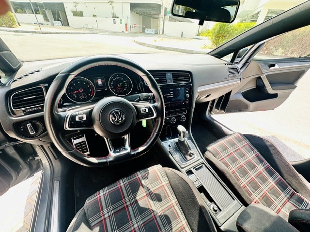 2019 Volkswagen Golf GTI 5 Door thumbnail 5