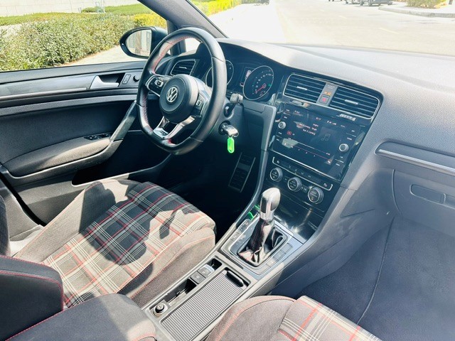 2019 Volkswagen Golf GTI 5 Door thumbnail 6